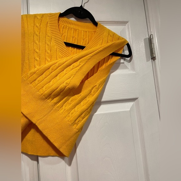 NWOT Marigold Yellow Size S V Neck Pullover Soft Cable Knit Cropped Sweater Vest - Picture 3 of 9